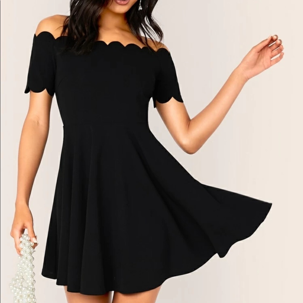 Scalloped off the shoulder fit flare twirl red - Picture 3 of 4